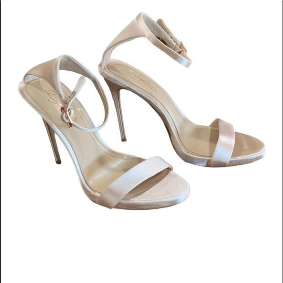 Imagine by Vince camuto shoes stiletto heels. Blush satin like fabric size 7 - Picture 8 of 9